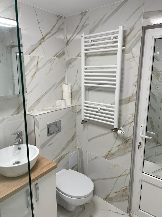 Angels Apartment 2 Орадеа Екстериор снимка
